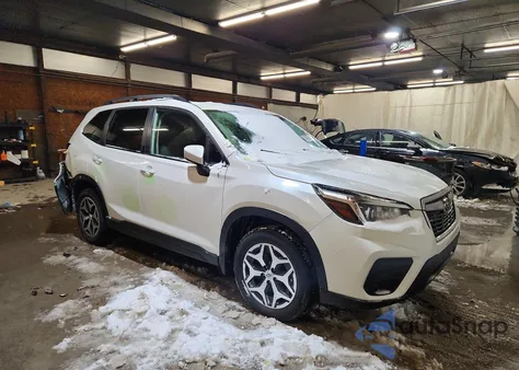 2019 Subaru Forester Premium z USA, uszkodzony, nr VIN JF2SKAEC1KH572910